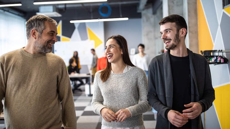 offboarding-people-at-work-smiling-walking